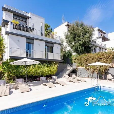 Cool And Stylish Avanti With Private Pool, Beautiful Views And Air Conditioniing Villa